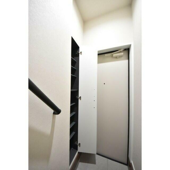 【玄関】 | ウッドクレスト東高円寺レジデンス | シューズボックス完備。