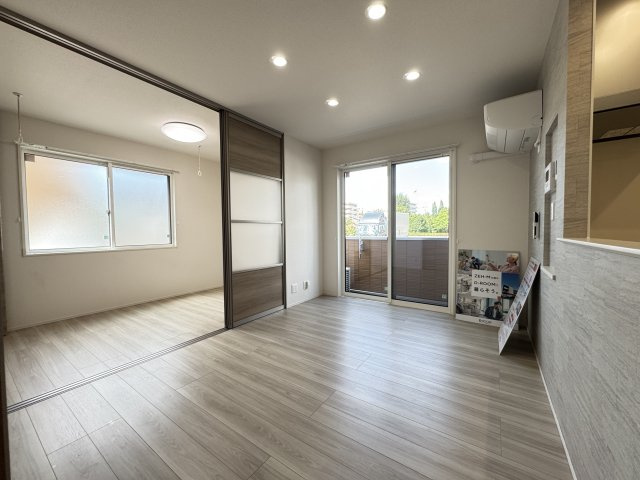Asset-Court立川上砂町５丁目B棟の居間・リビング