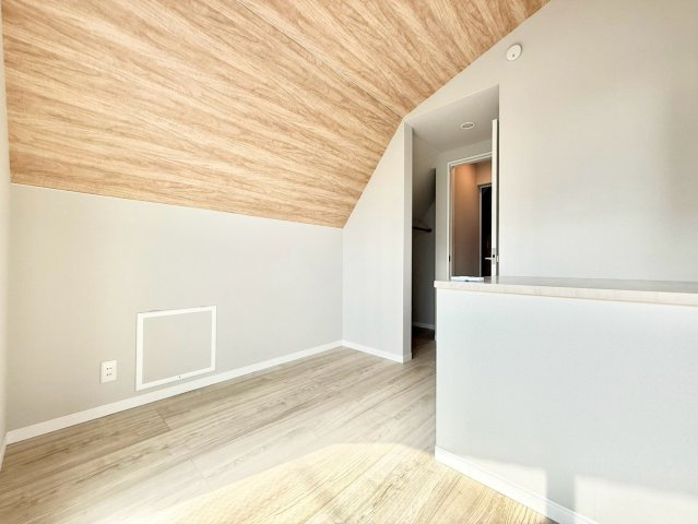 杉並区上高井戸1丁目　新築戸建の洋室|木のぬくもりが感じられるナチュラルな雰囲気に仕上がった室内です。

現地ご見学希望・資料請求などお気軽にお問い合わせ下さい！
03-5990-5201