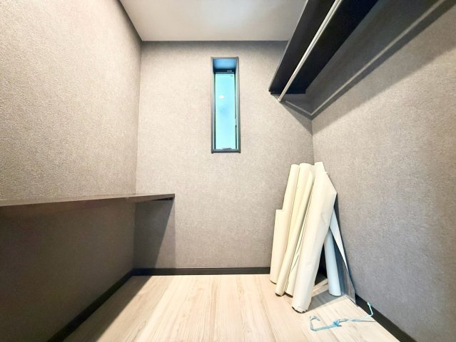 杉並区上高井戸1丁目　新築戸建の収納|四季に応じて衣類などをしまう事ができる、大型収納スペースのウォークインクローゼット！

現地ご見学希望・資料請求などお気軽にお問い合わせ下さい！
03-5990-5201