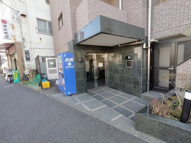 ルーブル新高円寺のエントランス