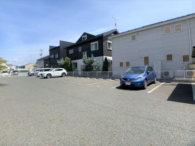 ラヴァンドパンセBの駐車場