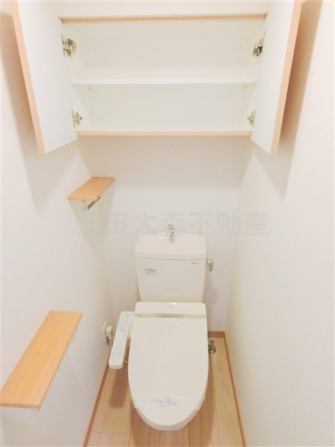 ルーブル蒲田十番館のトイレ|トイレ　温水洗浄便座　棚付き