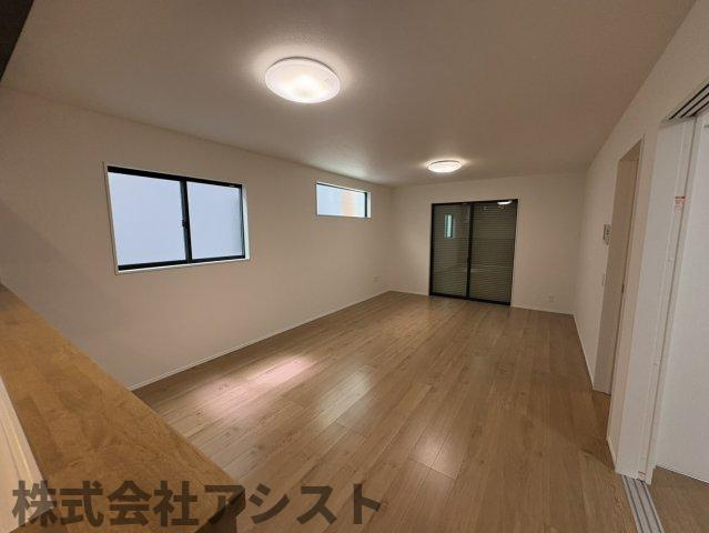 飯塚市片島3丁目4期の居間・リビング|こちらの居間で趣味の時間をお楽しみください