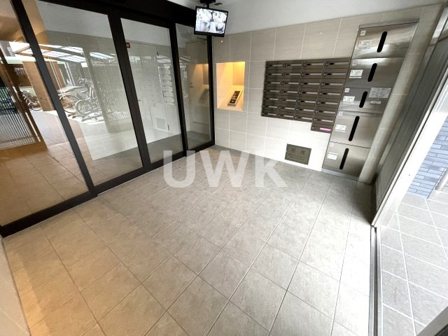 サクシード伏見京橋のエントランス