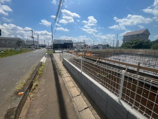 【Livele Garden】　古河市下辺見　第７　全2邸の前面道路含む現地写真|〇前面道路〇
東側約8m
2026年8月撮影