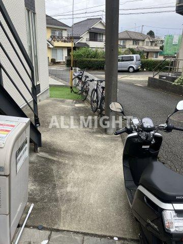 川崎市多摩区栗谷３丁目のアパートの駐車場|★お部屋探しはオールマイト不動産までご相談下さい♪