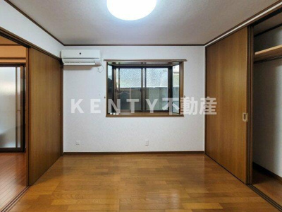 【寝室】 | 二葉３丁目戸建 | 使い勝手のいい寝室です