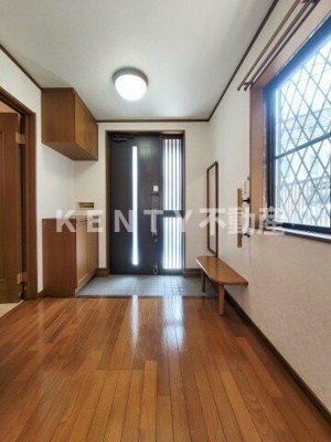 【玄関】 | 二葉３丁目戸建 | シンプルで使いやすい玄関です