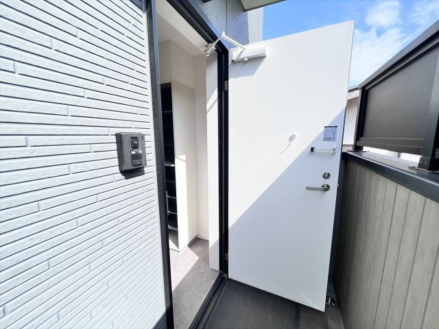THE　HOUSE　船橋前原(ザ　ハウス　フナバシマエハラ)の玄関