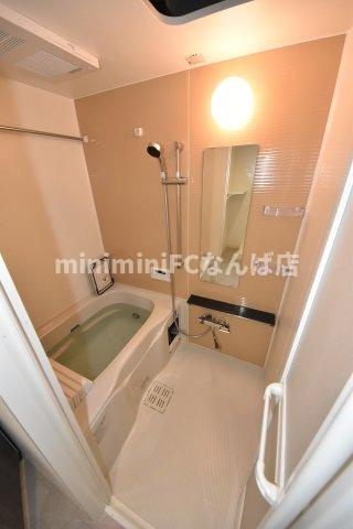 プレサンス大国町ラヴェニールの浴室