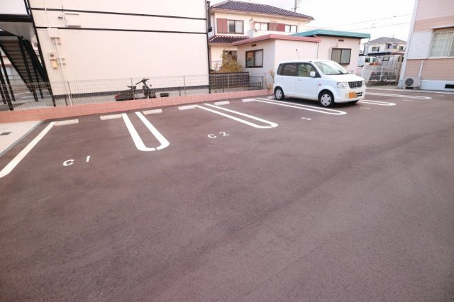 ハイツラポートの駐車場