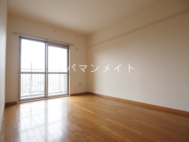 【居間・リビング】 | コーポレート東戸塚 | ゆったり過ごせる居間です