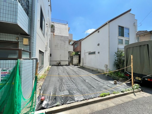 世田谷区梅丘3丁目　建築条件無し売地の前面道路含む現地写真|2026.07.25撮影

現地ご見学希望・資料請求などお気軽にお問い合わせ下さい！
03-5990-5201