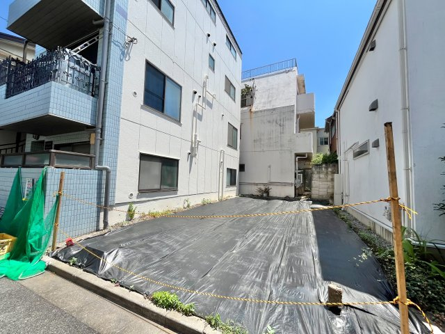 世田谷区梅丘3丁目　建築条件付き売地の前面道路含む現地写真|2026.07.25撮影

現地ご見学希望・資料請求などお気軽にお問い合わせ下さい！
03-5990-5201