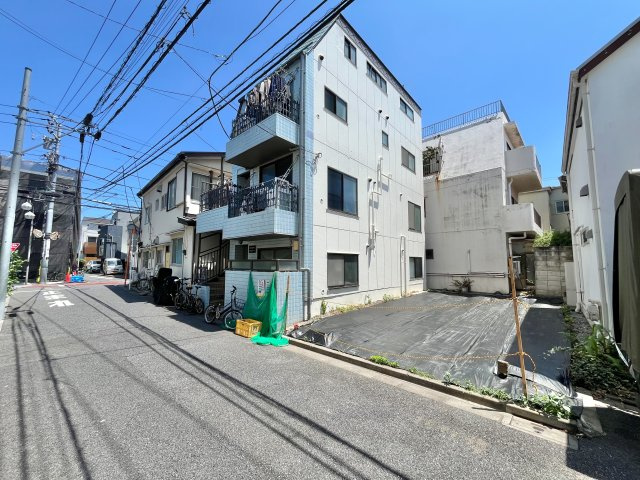 世田谷区梅丘3丁目　建築条件無し売地の前面道路含む現地写真|2026.07.25撮影

現地ご見学希望・資料請求などお気軽にお問い合わせ下さい！
03-5990-5201
