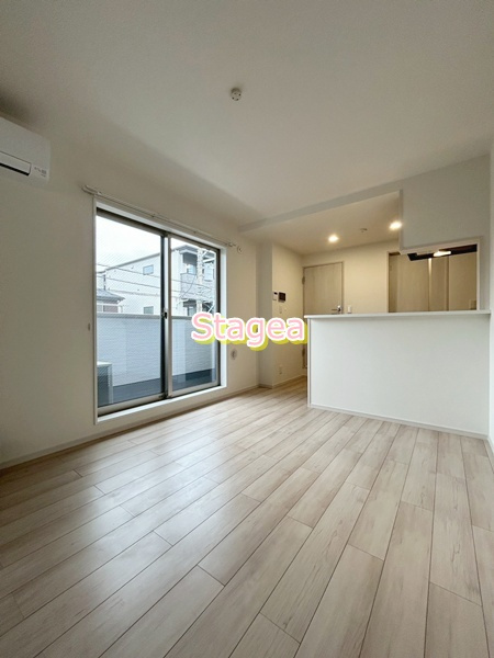 KEIAI RESIDENCE 春日部の居間・リビング