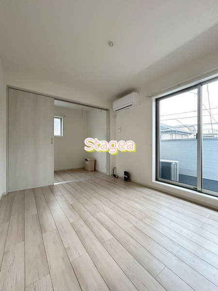 KEIAI RESIDENCE 春日部の居間・リビング