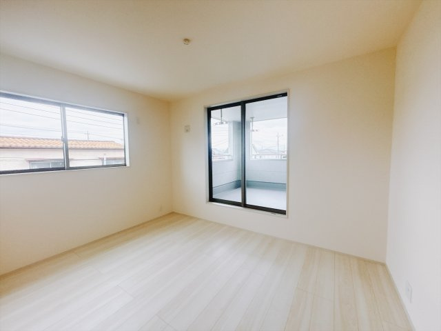 【新築戸建】第1伊勢崎市豊城町の洋室|■2階洋室｜子供部屋のメリットは「自立心を養うことができる」「自分で整理整頓できるようになる」そして、お子様が成長した際には「プライバシーを確保できる」といい事だらけ♪