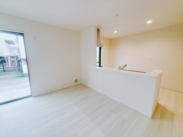 【新築戸建】第1伊勢崎市豊城町のダイニング|■ダイニング｜忙しい朝でもご家族そろってお食事を楽しんでいただける、ゆとりあるダイニングスペース。
