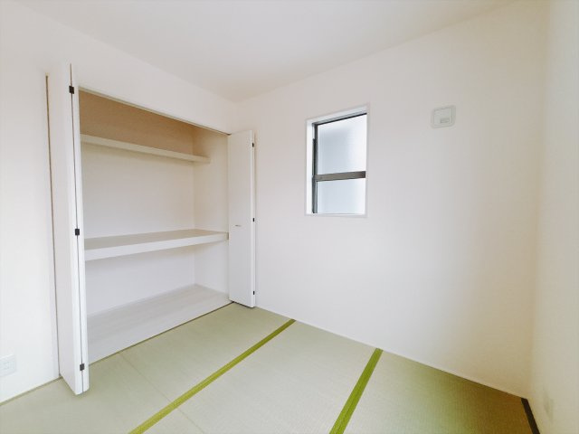 【新築戸建】第1伊勢崎市豊城町の和室|■1階和室｜和室でしか味わえない畳ならではの香りや素材で和のやすらぎを感じてください♪休日はお子様とお昼寝するのにも最適です！