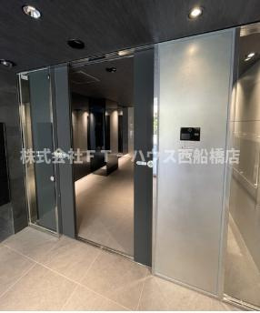 S-RESIDENCE市川のロビー