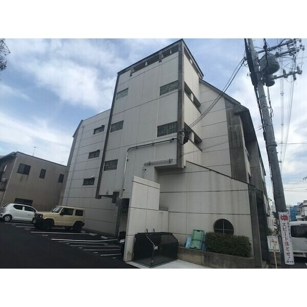 第二阿井マンションの外観