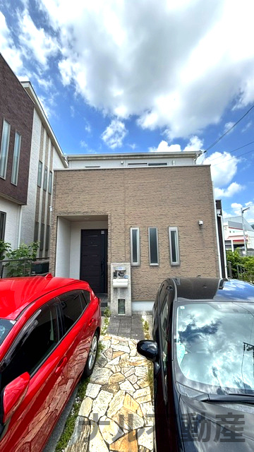 箕面市小野原西三丁目　中古戸建の外観|外観は落ち着いています