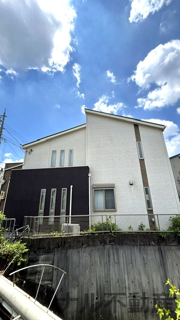 箕面市小野原西三丁目　中古戸建の外観|外観は落ち着いています