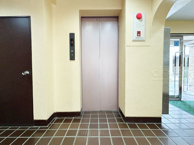 【設備】 | 日商岩井哲学堂マンション | 無いと困ってしまう設備の筆頭がエレベーター。定期的なメンテナンスが必要な大型機械です。よく整備されていることをご確認ください。～即日のご見学可能～　お問合せはお気軽にどうぞ。