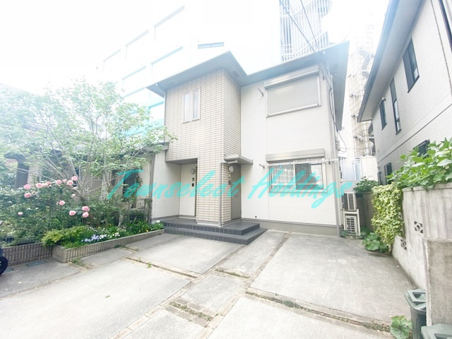 藤沢市鵠沼橘１丁目のアパートのエントランス