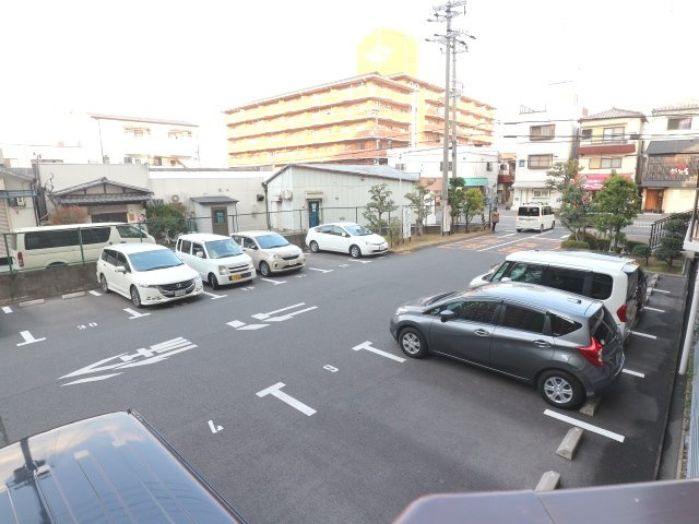 南門真ハイライフの駐車場
