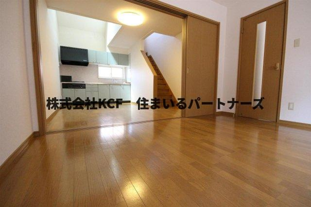 トロイメライIIの居間・リビング|こちらの居間で趣味の時間をお楽しみください