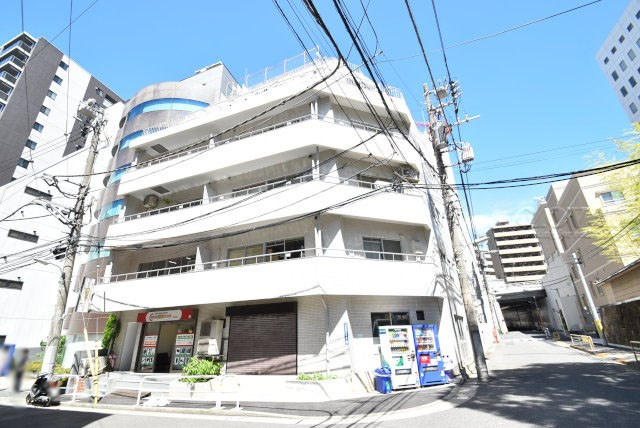 【現況写真】 | ダイアパレス五反田 | 外観と前面道路の様子。