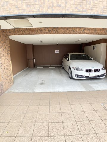 プレサンス城北公園アクアージュの駐車場