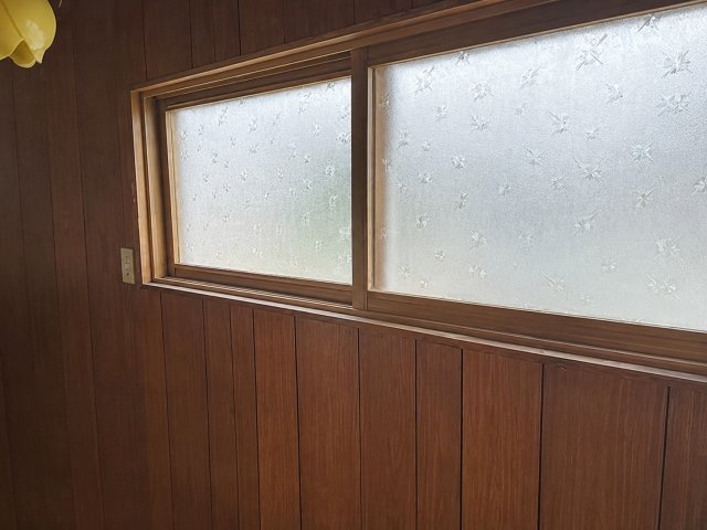 興津２丁目　売家のその他|2Fホールの窓です。