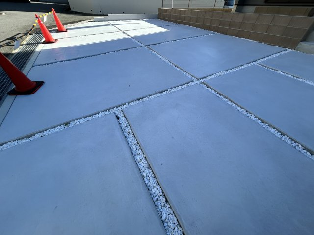 三木市志染町中自由が丘３丁目の前面道路含む現地写真