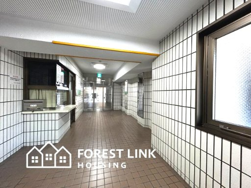 メゾンドール八尾本町のエントランス