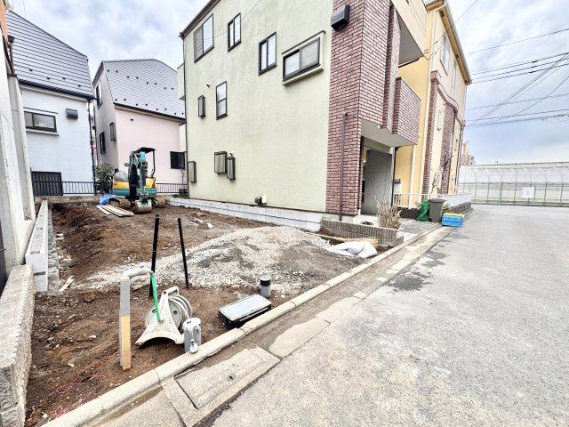 杉並区上高井戸１丁目の新築一戸建の前面道路含む現地写真