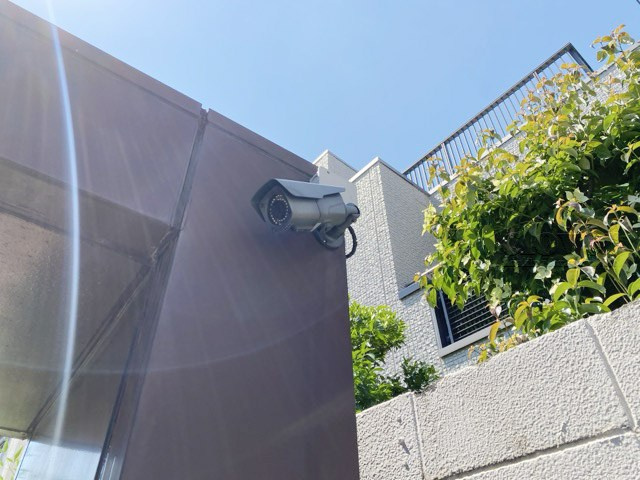 【防犯設備】 | ライオンズマンション碑文谷 | 建物や敷地の隅々に目を光らせる防犯カメラが設置されています。現地を見学される際には、その存在や台数にも意識を払ってみてください。～即日のご見学可能～　お問合せはお気軽にどうぞ。
