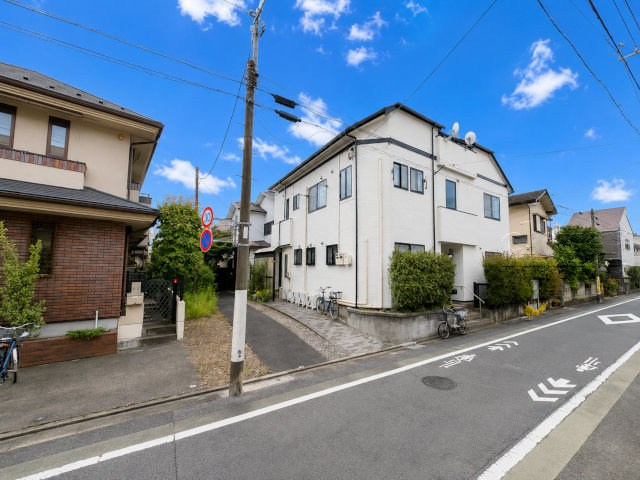 【展望】 | ライオンズマンション碑文谷 | バルコニーの様子。ここからの眺めが、日々のストレスを発散してくれることでしょう。ちなみにバルコニーは専有部分ではなく「共用部分」の扱いです。～即日のご見学可能～　お問合せはお気軽にどうぞ。
