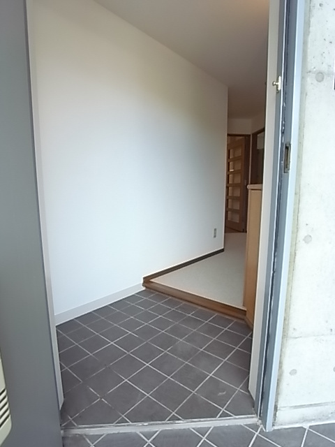 メゾンAIOIの玄関