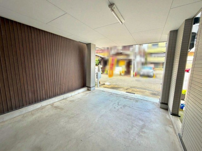 【駐車場】 | 清水丘１丁目　中古一戸建 | 【閑静な住宅地でのびのび子育て】閑静な住宅地で子育て家族にピッタリ。毎日のお散歩も快適な緑に恵まれたエリアです。