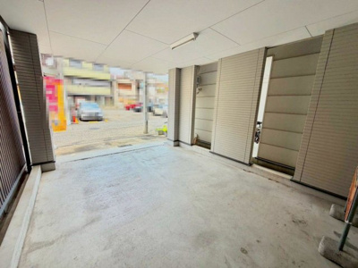 【駐車場】 | 清水丘１丁目　中古一戸建 | ビルトインガレージです！雨の日も愛車が濡れにくく嬉しいですね！
