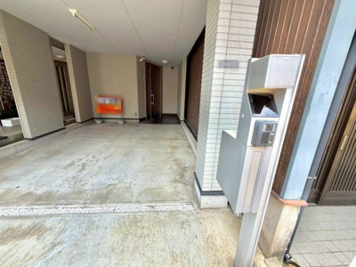 【エントランス】 | 清水丘１丁目　中古一戸建 | 現地見学当日から承っております♪現地周辺の環境や、駅までの道のりなど周辺環境も合わせてご確認いただき、ぜひご検討ください！