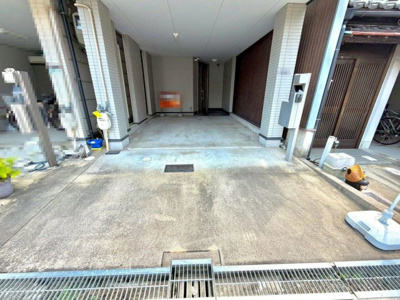 【外観】 | 清水丘１丁目　中古一戸建 | 玄関にシューズボックスありますよ　玄関周りもスッキリ片付きますね