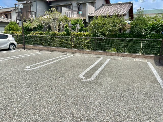 メゾン・ド・アルモニーの駐車場