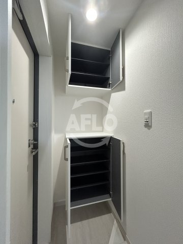 F asecia alconの内装|シューズボックス