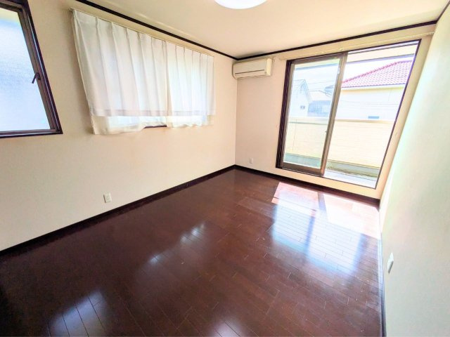 北条辻戸建ての洋室|コンパクトで使いやすい洋室です