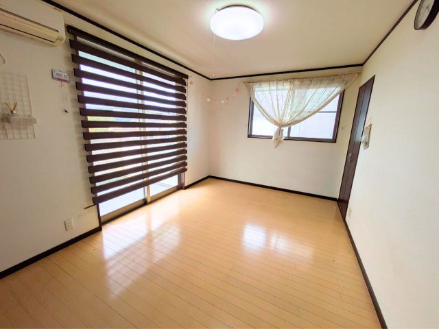 北条辻戸建ての洋室|                                                  